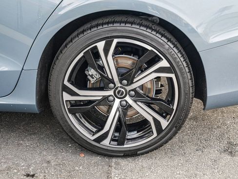 Used 2024 Volvo S60 B5 Core image 10