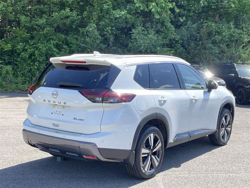 Used 2025 Nissan Rogue SL AWD/4WD image 5