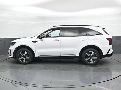 Used 2022 Kia Sorento S FWD image 9