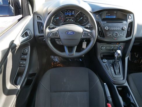 Used 2015 Ford Focus SE image 25