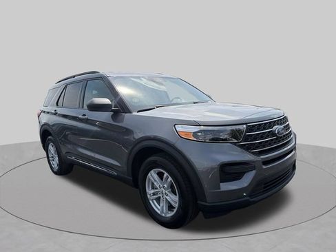 Used 2024 Ford Explorer XLT AWD/4WD image 12