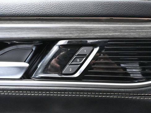 Used 2024 Jeep Wagoneer Series II w/ Flexible Seating Group AWD/4WD image 20