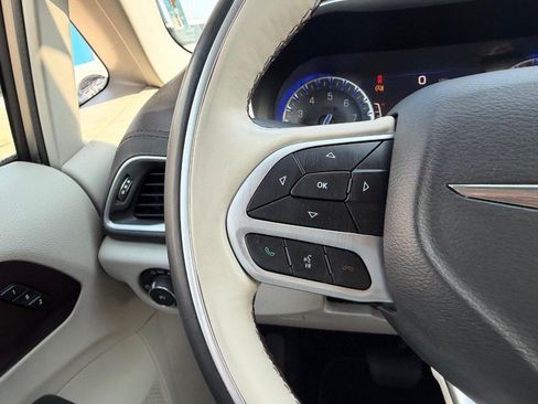 Used 2018 Chrysler Pacifica Limited w/ Advanced Safetytec Group FWD image 15