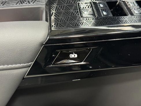 Certified 2025 BMW 760i xDrive 760i xDrive w/ Executive Package image 26