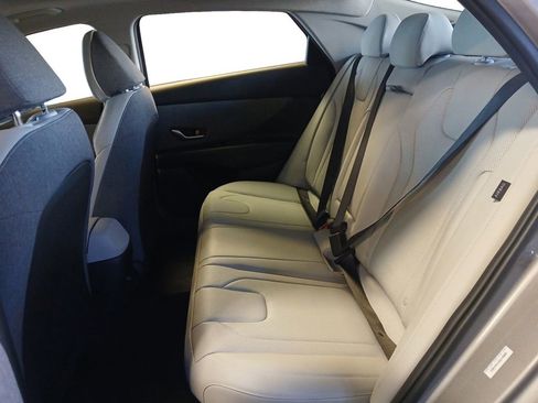 New 2025 Hyundai Elantra Limited FWD image 13