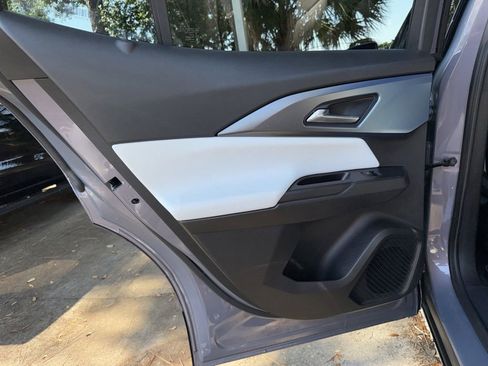 Used 2025 Chevrolet Equinox EV LT FWD image 24