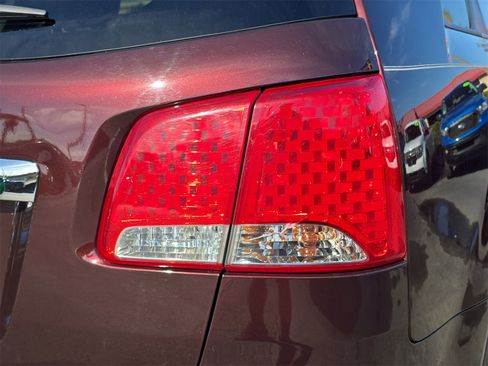Used 2013 Kia Sorento LX image 6