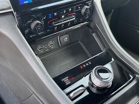 Used 2024 Jeep Grand Cherokee Limited w/ Luxury Tech Group II image 22