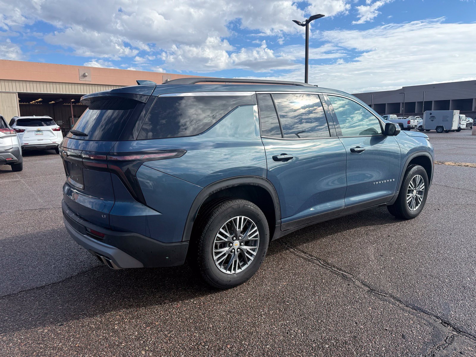 Used 2024 Chevrolet Traverse LT w/ Trailering Package AWD/4WD image 5