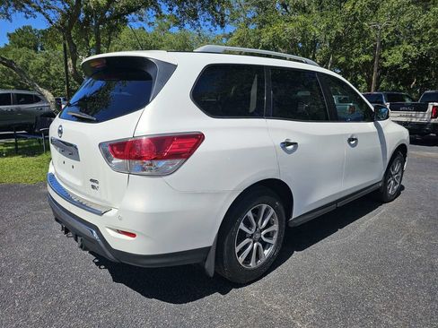 Used 2014 Nissan Pathfinder SV w/ Trailer Tow Package AWD/4WD image 4