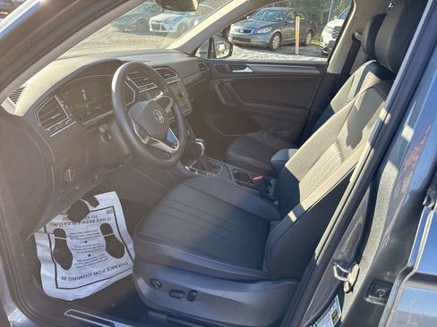 Used 2024 Volkswagen Tiguan SE image 12