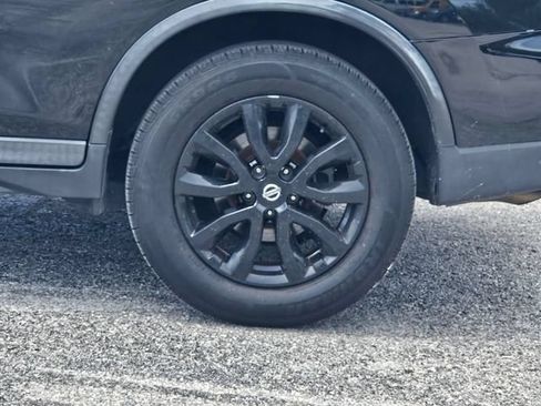 Used 2018 Nissan Rogue SV FWD image 5