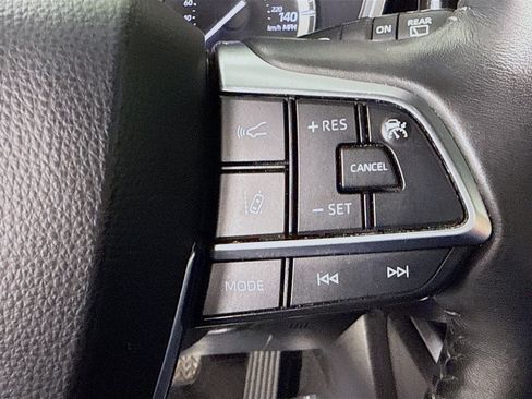 Used 2020 Toyota Highlander XLE image 15