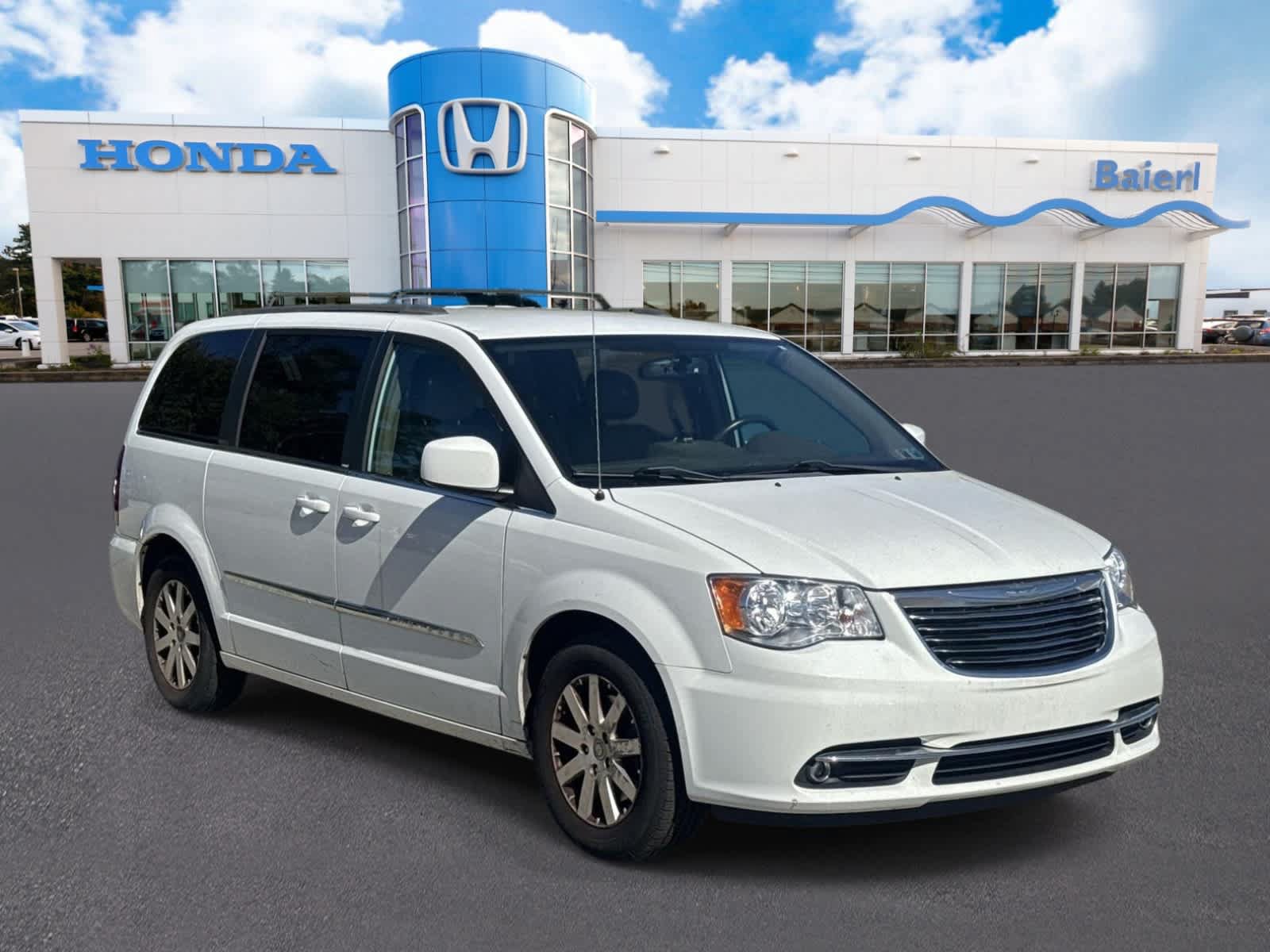 Used 2014 Chrysler Town & Country Touring FWD image 7