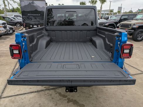 New 2026 Jeep Gladiator Sport AWD/4WD image 13