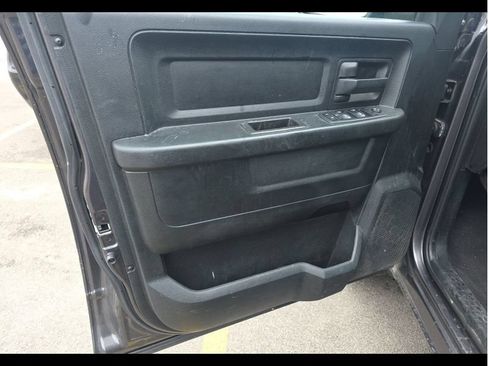 Used 2018 RAM 1500 Express AWD/4WD image 16