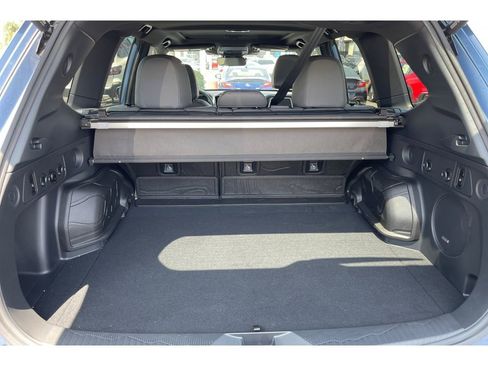 Used 2025 Subaru Forester Limited image 17