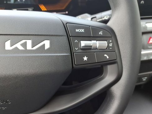 New 2026 Kia K4 LXS image 21