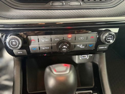 Used 2025 Jeep Compass Trailhawk AWD/4WD image 8