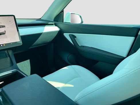 Used 2022 Tesla Model Y Performance AWD/4WD image 22