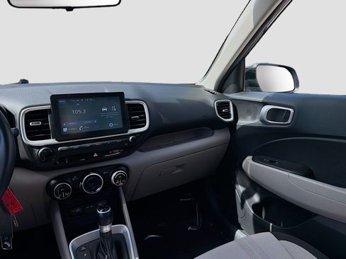 Used 2022 Hyundai Venue SEL image 19
