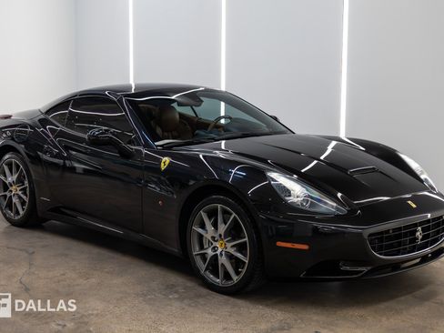 Used 2011 Ferrari California RWD image 18