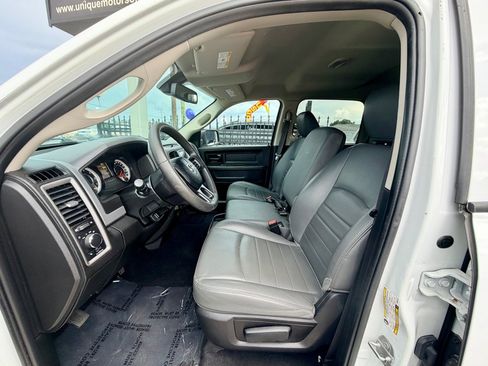 Used 2019 RAM 1500 Tradesman w/ Chrome Appearance Group RWD image 13