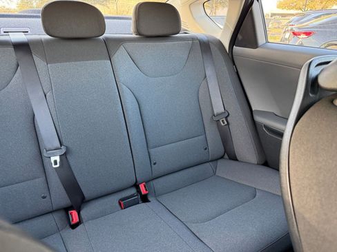 Used 2025 Kia K4 LXS image 38