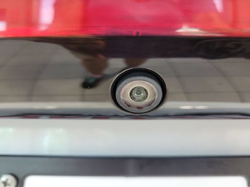 Used 2023 Chrysler Pacifica Touring-L FWD image 13