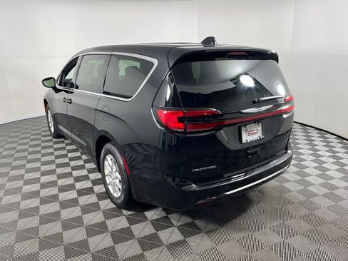New 2026 Chrysler Pacifica Select image 3