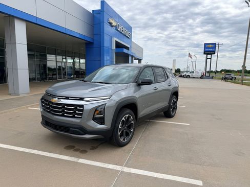New 2026 Chevrolet Equinox LT FWD image 2