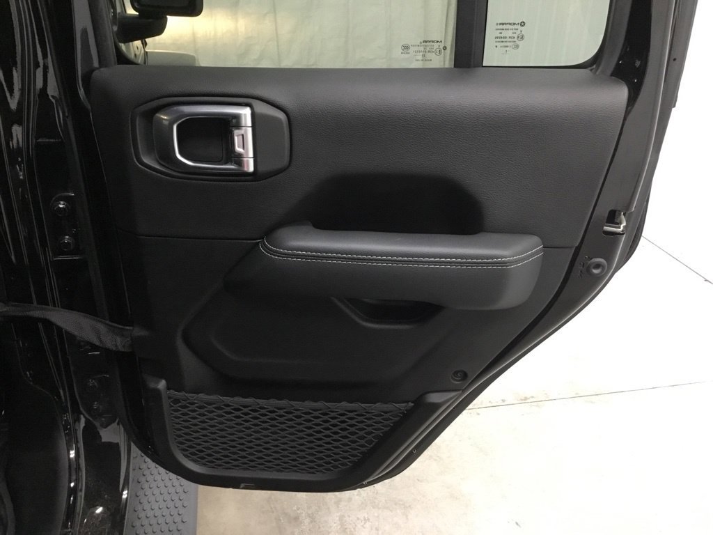 Used 2022 Jeep Wrangler Unlimited Sahara w/ Cold Weather Group AWD/4WD image 41