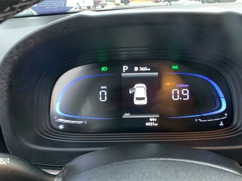 Used 2024 Hyundai Venue SEL image 13