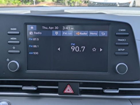 New 2026 Hyundai Elantra SEL Sport FWD image 17
