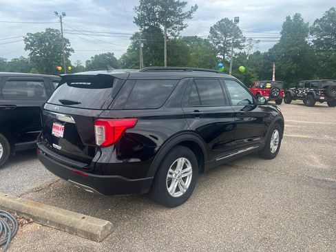 Used 2024 Ford Explorer XLT w/ Equipment Group 202A RWD image 6