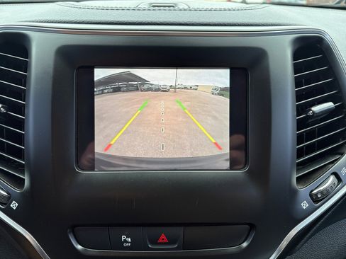 Used 2020 Jeep Cherokee Latitude Plus FWD image 14