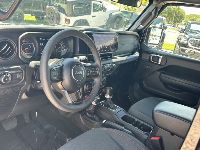 Used 2026 Jeep Wrangler Unlimited Rubicon AWD/4WD image 15