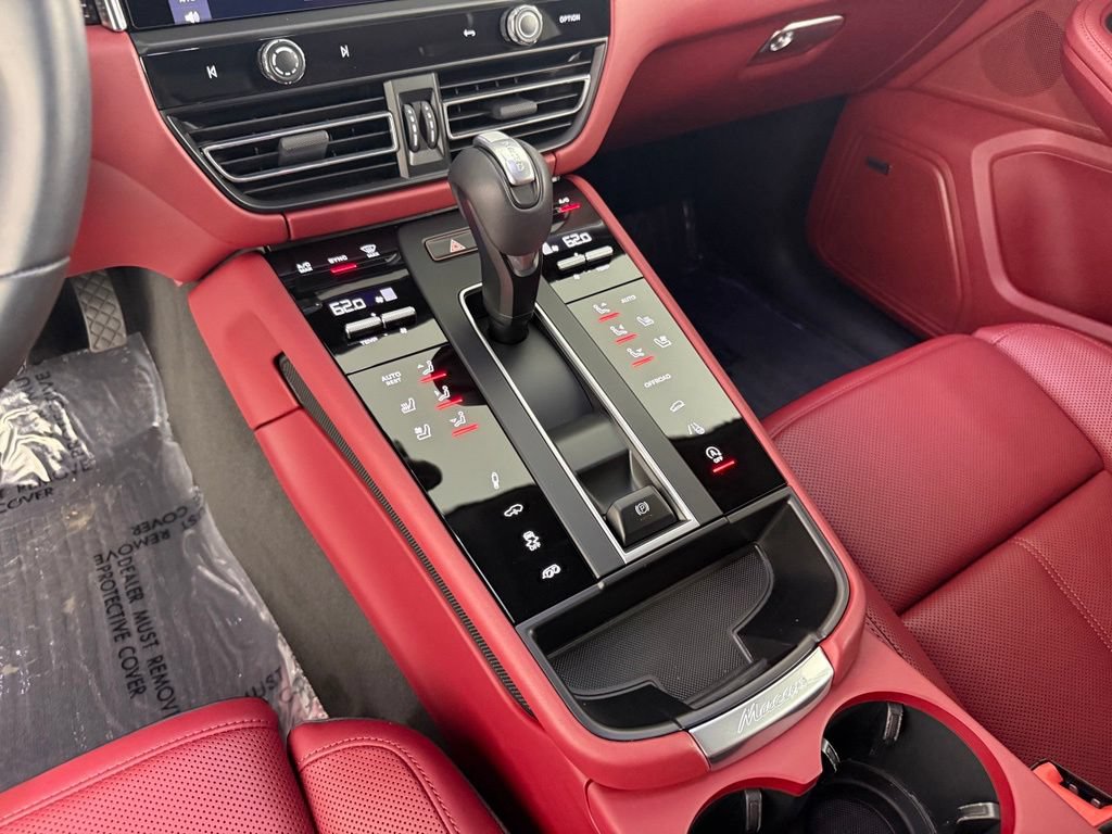 Certified 2025 Porsche Macan GTS AWD/4WD image 24