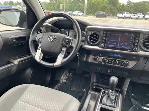 Used 2022 Toyota Tacoma SR5 AWD/4WD image 25