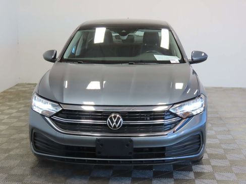 Used 2024 Volkswagen Jetta SE image 2