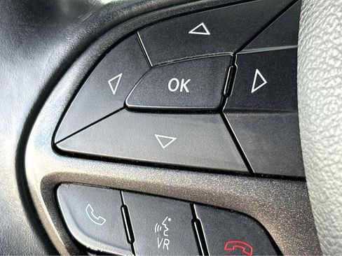 Used 2015 Dodge Challenger SXT w/ Driver Convenience Group image 9