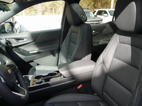 New 2026 Chevrolet Equinox LT w/ Convenience Package II image 9