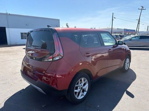 Used 2024 Kia Soul LX w/ Option Group 015 FWD image 5