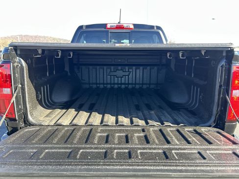 Used 2022 Chevrolet Colorado Z71 w/ Z71 Midnight Edition image 9