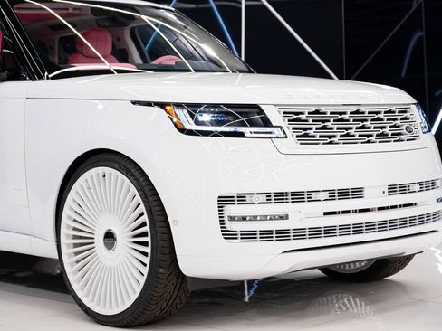 Used 2025 Land Rover Range Rover SE image 4