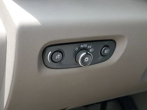 Certified 2020 Chevrolet Traverse Premier FWD image 11