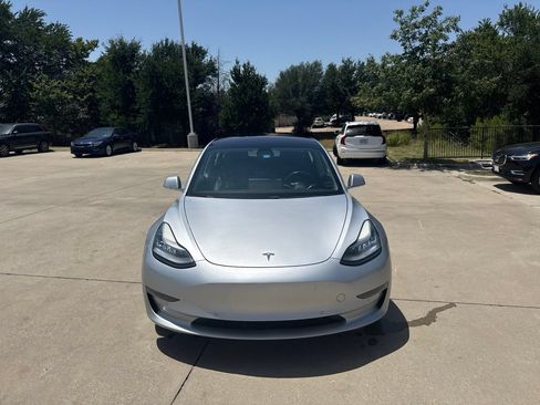 Used 2018 Tesla Model 3 Long Range RWD image 2
