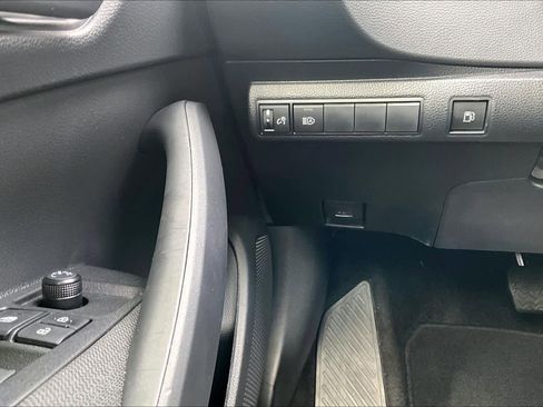 Used 2026 Toyota Corolla LE w/ LE Premium Package FWD image 32