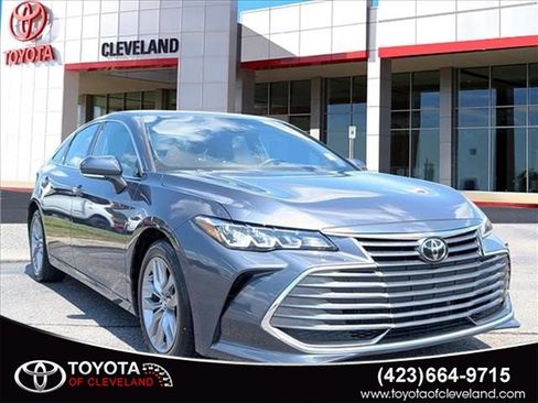 Used 2020 Toyota Avalon XLE w/ Moonroof Package FWD image 1