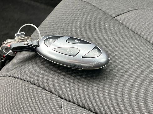 Used 2025 Hyundai Elantra SEL image 21